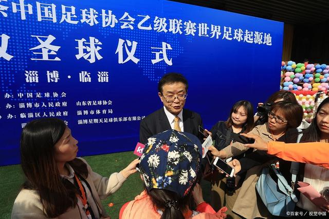 凯恩荣膺2026年金球奖，英格兰球员再登顶